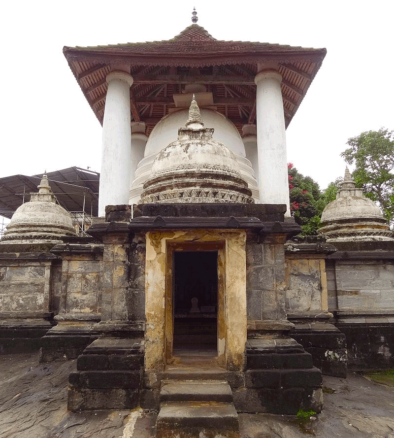 Gadaladeniya Rock Temple